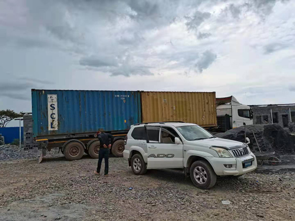 公司首批出口剛果(金)物資運(yùn)抵營地